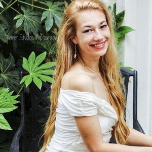 Meet your Posher, Caitlin